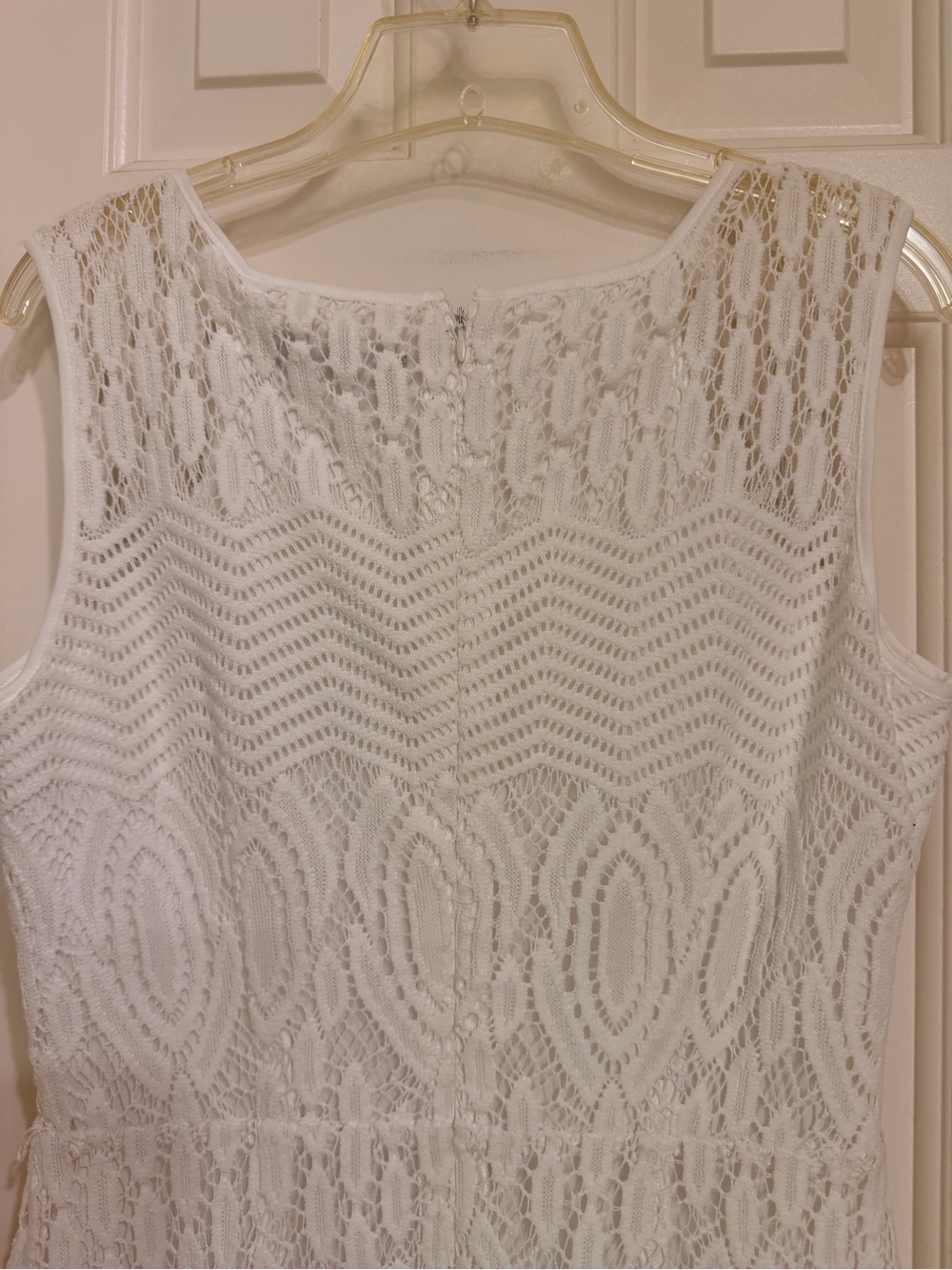 Ellen Tracy White Sleeveless Lace Sheath Dress, Lined, Back Zip, Sz 6 - Picture 9 of 13